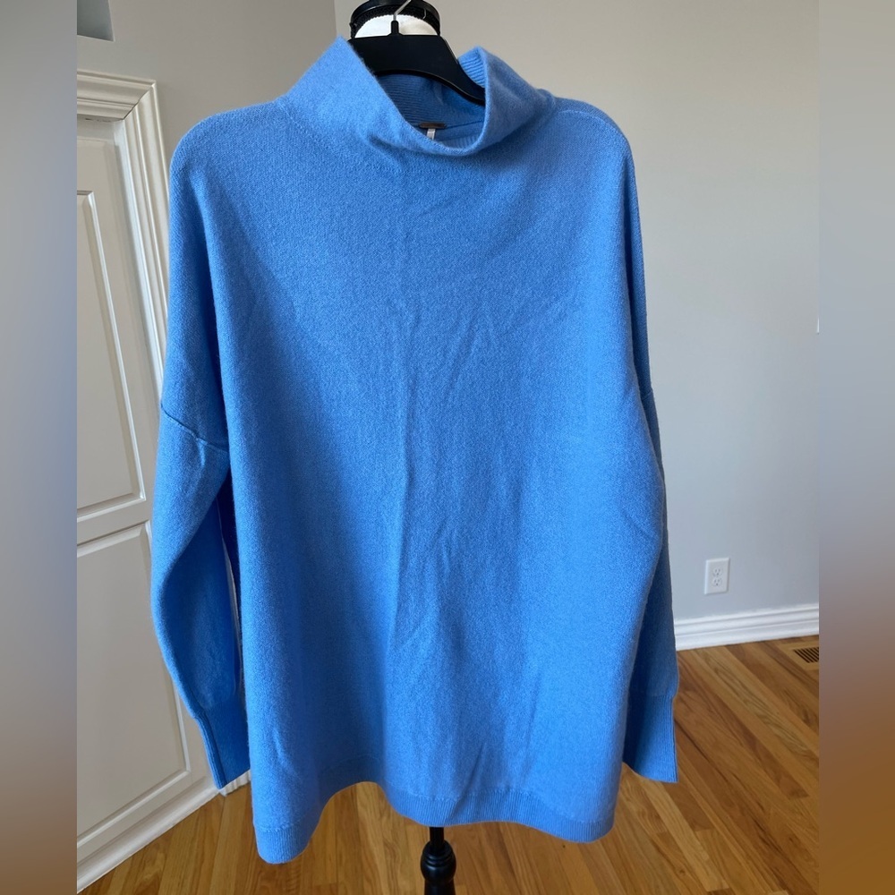Free People 100% cashmere long sleeve blue sweater cozy long sleeve soft